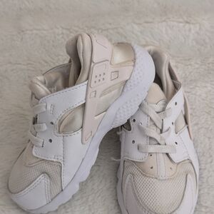 Great Condition: Nike Hurache Run Kids 9